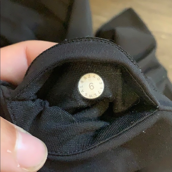 Lululemon Black Cropped Leggings - Picture 7 of 8